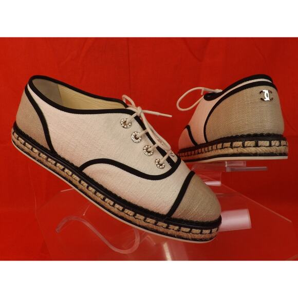 NIB CHANEL G31345 BEIGE CANVAS LACE UP PEARLS CC ESPADRILLE FLAT OXFORDS 39.5 - Picture 4 of 12